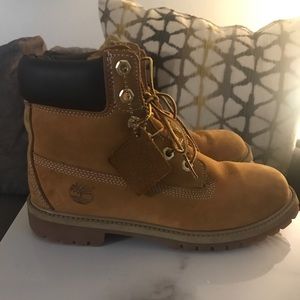 Timberland Boots Youth 6.5 (fits women’s 8.5)